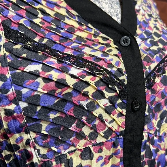 NY Collection V Neck Short Sleeve Textured Button Down Blouse - Picture 5 of 9